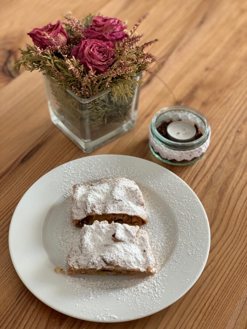 vegan apple strudel