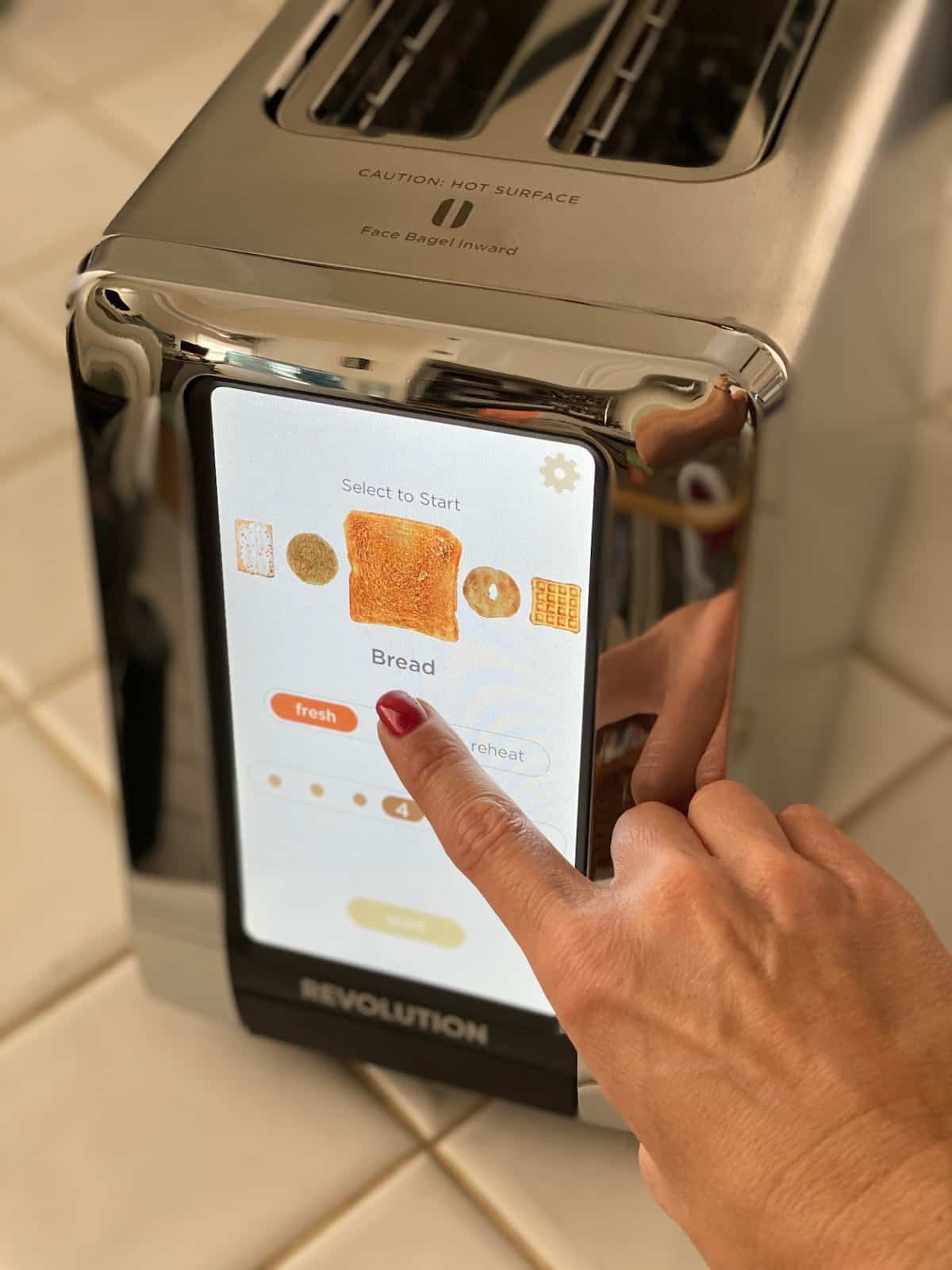 https://healthyvoyager.com/wp-content/uploads/2019/11/Revolution-Cooking-R180-High-Speed-Smart-Toaster-touchscreen.jpg