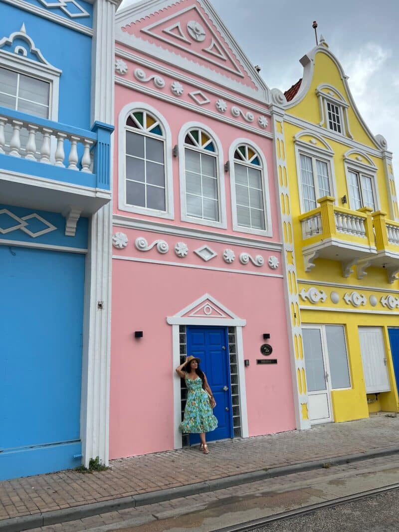 colorful-buildings-downtown-aruba-healthy-voyager