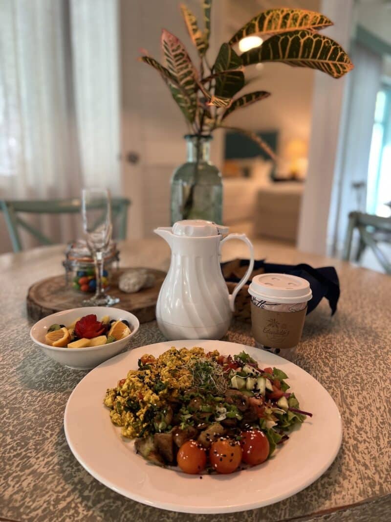 vegan-breakfast-scramble-boardwalk-hotel-aruba-healthy-voyager