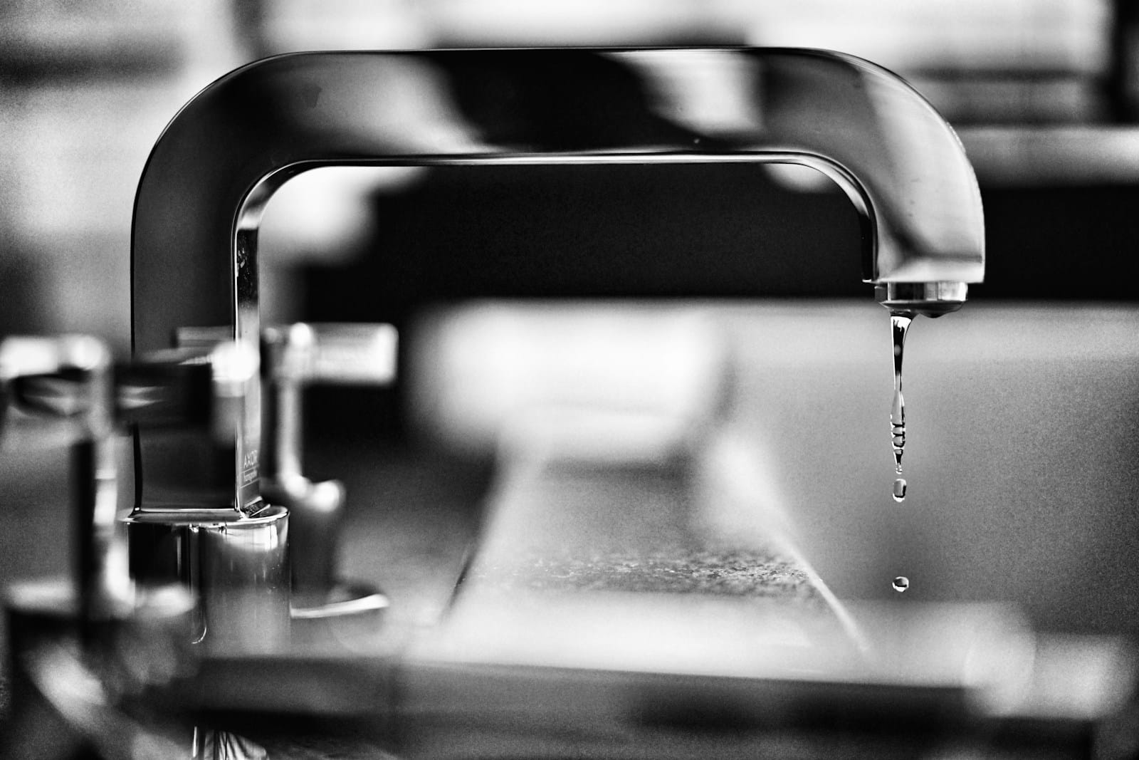 5 Signs You Need To Call A Professional Plumber