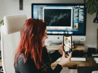 woman in black long sleeve shirt holding iphone 6