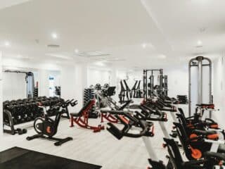 Gym VS Home Workouts: Which is Right for You? gym