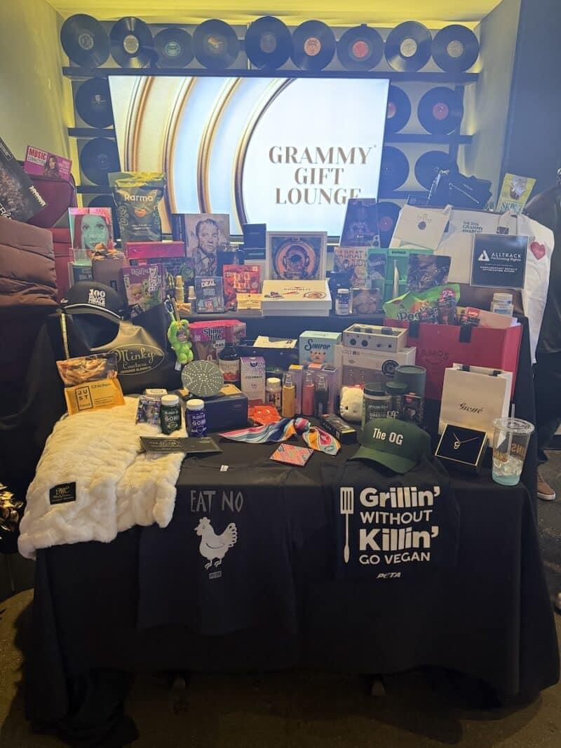 grammy gift lounge gift bad